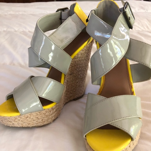 Xhilaration Gray and Yellow Wedges - Picture 3 of 6